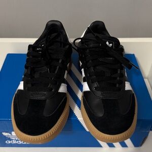 Adidas black Sambae